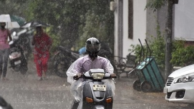 The Indian Meteorological Department (IMD) said on Saturday that the national capital will witness a “generally cloudy sky with moderate rain/thundershowers” during the day. (Sanjeev Verma/HT file photo) The Indian Meteorological Department (IMD) said on Saturday that the national capital will witness a “generally cloudy sky with moderate rain/thundershowers” during the day. (Sanjeev Verma/HT file photo)