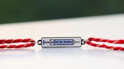Rakshabandhan this year is all about Mask Bandhan and Vaccine Bandhan rakhis, which are trending on social media. (Image for representational purposes only) (HT File photo) Rakshabandhan this year is all about Mask Bandhan and Vaccine Bandhan rakhis, which are trending on social media. (Image for representational purposes only) (HT File photo)