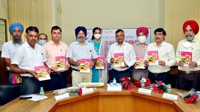 The vet varsity organised a workshop for animal scientists working at all KVKs of the state to explore the use of paddy straw as animal feed (HT Photo) The vet varsity organised a workshop for animal scientists working at all KVKs of the state to explore the use of paddy straw as animal feed (HT Photo)