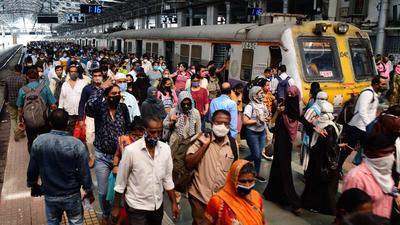 On Friday, 2692 passengers were found travelling ticketless on the suburban railway stations and a fine of ₹8.5 lakh was recovered from them. (HT PHOTO) On Friday, 2692 passengers were found travelling ticketless on the suburban railway stations and a fine of ₹8.5 lakh was recovered from them. (HT PHOTO)