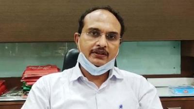 Deputy commissioner Varinder Sharma called upon the society to take a vow to empower women on this Rakshabandhan (HT File)