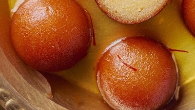 Who doesn't like piping hot gulab jamuns? (Chef Sanjyot Keer ) Who doesn't like piping hot gulab jamuns? (Chef Sanjyot Keer )