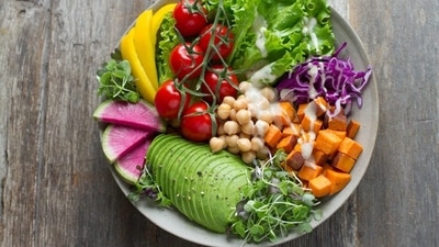 A study found that substituting 10 per cent of daily caloric intake from beef and processed meats for a mix of fruits, vegetables, nuts, legumes, and select seafood could reduce your dietary carbon footprint by one-third and allow people to gain 48 minutes of healthy minutes per day. (Pixabay) A study found that substituting 10 per cent of daily caloric intake from beef and processed meats for a mix of fruits, vegetables, nuts, legumes, and select seafood could reduce your dietary carbon footprint by one-third and allow people to gain 48 minutes of healthy minutes per day. (Pixabay)