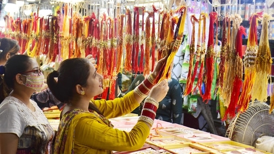A woman in Amritsar selects the best rakhi for her brothers ahead of Raksha Bandhan festival. (Sameer Sehgal/Hindustan Times)