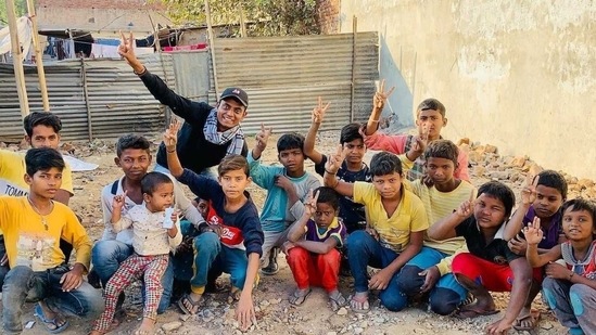 C’garh school teacher provide tech enabled education to underprivileged kids C’garh school teacher provide tech enabled education to underprivileged kids