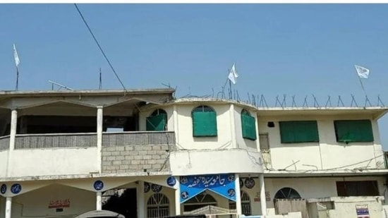 The district administration of Islamabad said the Taliban flags were removed immediately.(Twitter) The district administration of Islamabad said the Taliban flags were removed immediately.(Twitter)