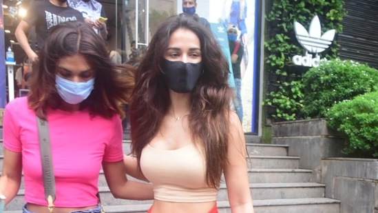 Disha Patani was snapped in Bandra.(Varinder Chawla)