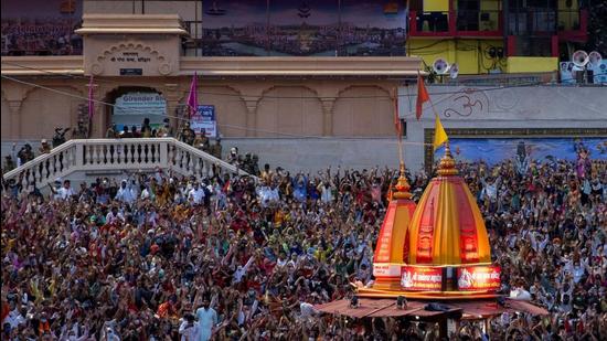 Devotees gather for an evening prayer on the banks of Ganges river during Kumbh Mela, or the Pitcher Festival in Haridwar.(File photo)