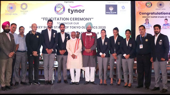 Players from the Indian men and women’s hockey teams being felicitated during a ceremony in Chandigarh on Saturday. (Ravi Kunar/HT)