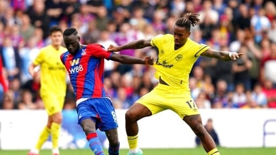 Crystal Palace's Cheikhou Kouyate (L) and Brentford's Ivan Toney battle for the ball during the English Premier League soccer match(AP)