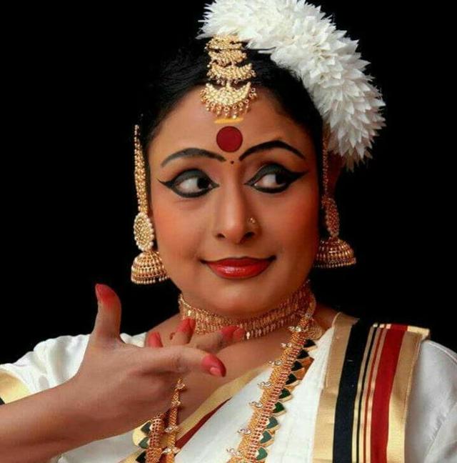 Mohiniyattam exponent Jayaprabha Menon, says as a child she would go and pluck flowers on Onam. Mohiniyattam exponent Jayaprabha Menon, says as a child she would go and pluck flowers on Onam.