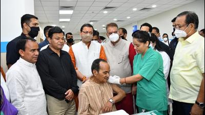 Uttarakhand chief minister Pushkar Singh Dhami inaugurates the Sputnik V vaccination centre started by Dehradun-based Graphic Era Institute of Medical Sciences. (HT PHOTO.) Uttarakhand chief minister Pushkar Singh Dhami inaugurates the Sputnik V vaccination centre started by Dehradun-based Graphic Era Institute of Medical Sciences. (HT PHOTO.)