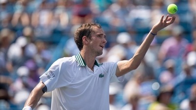 Daniil Medvedev serves the ball during his semifinal match against Andrey Rublev during the Western and Southern Open at the Lindner Family Tennis Center (USA TODAY Sports)