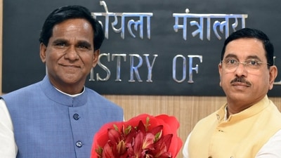 Raosaheb Danve (L) said that railways suffered losses worth  ₹36,000 crore during the pandemic. ( Raj K Raj / Hindustan Times)