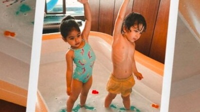 Bath times means fun time for little Taimur Ali Khan and Inaaya Kemmu. While Inaaya looks too cute to handle in a blue bathing suit, Taimur poses in his yellow shorts. (Instagram/@kareenakapoorkhan)