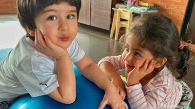 Kareena Kapoor Khan shared this photo of her son and niece where Inaaya Keemu looks at her older brother Taimur Ali Khan with nothing but just love. Bebo gave a funny caption to it that read, "Inni wondering how Tim got that pout." (Instagram/@kareenakapoorkhan)