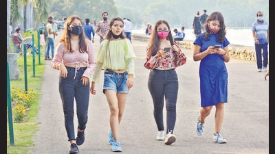 Residents enjoy a stroll at the Sukhna Lake in Chandigarh. The city recorded 0.4mm rain on Sunday while the mercury levels went up to 31.7°C, as compared to 26.2°C the day before. (SANT ARORA/HT)