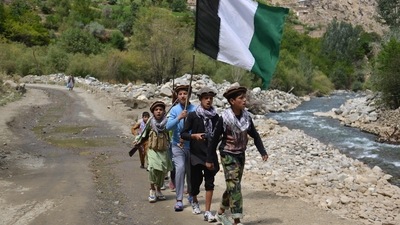 Children of local Afghan residents carrying hunting rifles and a flag in Bandejoy area of Dara district in Panjshir province. (AFP) Children of local Afghan residents carrying hunting rifles and a flag in Bandejoy area of Dara district in Panjshir province. (AFP)