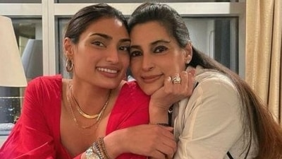 Athiya Shetty poses with Mana Shetty. Athiya Shetty poses with Mana Shetty.