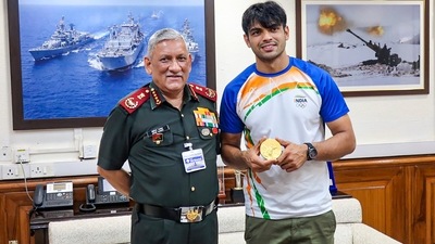 Chief of Defence Staff General Bipin Rawat with Olympic gold medallist Neeraj Chopra in New Delhi. (PTI/File photo)