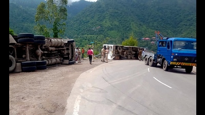 A truck and a bus overturned after colliding on Kalka-Shimla national highway in Solan on Sunday. (ANI)