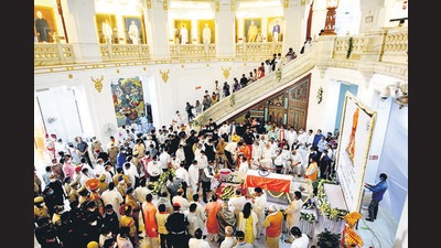 Thousands gather at Lucknow’s Vidhan Bhawan to pay their last respect to senior BJP leader Kalyan Singh, on Sunday. (PTI) Thousands gather at Lucknow’s Vidhan Bhawan to pay their last respect to senior BJP leader Kalyan Singh, on Sunday. (PTI)