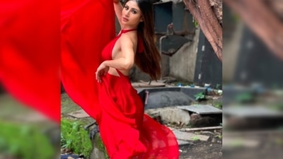 Mouni Roy, who is passionate about dancing, shared photos of herself in different dance postures. (Instagram/@mouniroy) Mouni Roy, who is passionate about dancing, shared photos of herself in different dance postures. (Instagram/@mouniroy)