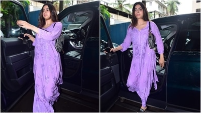 Khushi chose to go sans any accessories with the ethnic ensemble. She teamed it with just a pair of embroidered slip-on sandals and a Dior embroidered saddle bag. The bag is available at a whopping cost of  <span class='webrupee'>₹</span>2,82,540 (USD 3,800). (HT Photo/Varinder Chawla)