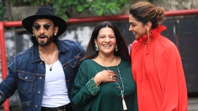 Ranveer Singh and Deepika Padukone pose for the paparazzi with his mother Anju Bhavnani. (Varinder Chawla) Ranveer Singh and Deepika Padukone pose for the paparazzi with his mother Anju Bhavnani. (Varinder Chawla)