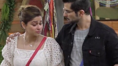 Bigg Boss OTT: Shamita Shetty confides in Raqesh Bapat. Bigg Boss OTT: Shamita Shetty confides in Raqesh Bapat.