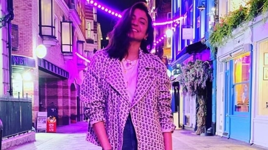 Anushka Sharma's uber-cool look in <span class='webrupee'>₹</span>6k jacket with top, denims should be in your winter closet(Instagram/@anushkasharma)