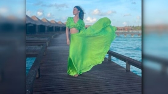 With not a care about the world, Mouni Roy looked like she is on top of the world in these pictures.(Instagram/@mouniroy)