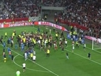 Ligue 1: Nice-Marseille game abandoned after fan violence(Twitter/Screengrab) Ligue 1: Nice-Marseille game abandoned after fan violence(Twitter/Screengrab)