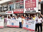 Jewellery traders shout slogans during their nationwide strike to protest against Centre's implementation of mandatory hallmarking of jewellery items, in Bhopal on Monday.(PTI Photo) Jewellery traders shout slogans during their nationwide strike to protest against Centre's implementation of mandatory hallmarking of jewellery items, in Bhopal on Monday.(PTI Photo)