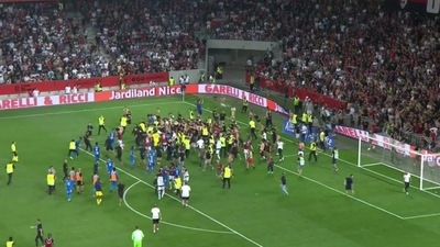 Ligue 1: Nice-Marseille game abandoned after fan violence (Twitter/Screengrab) Ligue 1: Nice-Marseille game abandoned after fan violence (Twitter/Screengrab)