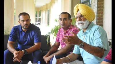 Birinder Singh Gill (right), president of the Forest Hill Golf and Country Club, discussing the upcoming training programme on Monday. (Keshav Singh/HT)