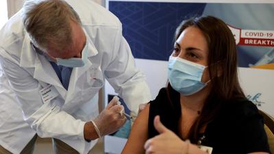A staff member at Hamilton Park Nursing and Rehabilitation, a nursing home facility, receives the Pfizer-BioNTech coronavirus disease vaccine from Walgreens Pharmacist Craig Brandt in Brooklyn, New York, US. (REUTERS) A staff member at Hamilton Park Nursing and Rehabilitation, a nursing home facility, receives the Pfizer-BioNTech coronavirus disease vaccine from Walgreens Pharmacist Craig Brandt in Brooklyn, New York, US. (REUTERS)