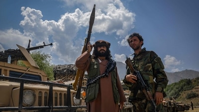Afghan armed men supporting the Afghan security forces against the Taliban stand with their weapons and Humvee vehicles in Panjshir province. (AFP Photo) Afghan armed men supporting the Afghan security forces against the Taliban stand with their weapons and Humvee vehicles in Panjshir province. (AFP Photo)