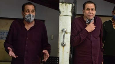 Dharmendra spotted outside a clinic in Mumbai.