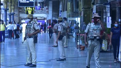 The police said that several passengers of Kalka-Howrah mail express waiting at platform number 3 of the station had complained to them about the man posing as a TTE. (HT FILE PHOTO)