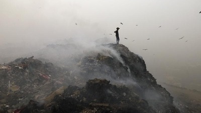 Residents of the hutments said a portion of the landfill collapsed on the huts around 7am, when most people were out for work or household chores. (HT Photo) Residents of the hutments said a portion of the landfill collapsed on the huts around 7am, when most people were out for work or household chores. (HT Photo)
