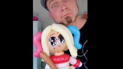 The image shows the balloon Harley Quinn. (Instagram/@tobi_twists)