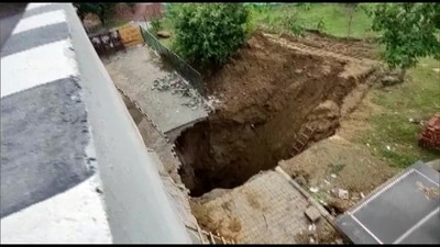 The retaining wall collapsed at Iffco Chowk flyover on Monday morning. (ANI Photo)