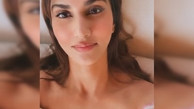 Vaani Kapoor had a gala time with her girlies on her 33rd birthday in Mumbai. (Instagram/@_vaanikapoor_) Vaani Kapoor had a gala time with her girlies on her 33rd birthday in Mumbai. (Instagram/@_vaanikapoor_)