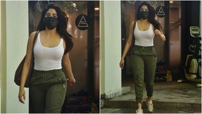 Janhvi was spotted outside her gym on Monday, August 23. She nailed the street-style look in a trendy outfit which included a sleeveless top and baggy pants. (HT Photo/Varinder Chawla)
