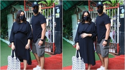 The adorable couple posed for the shutterbugs as they twinned in black outfits. (HT Photo/Varinder Chawla)
