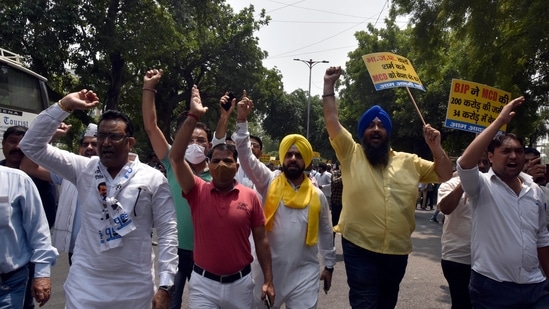 Aam Aadmi Party (AAP) workers protest against BJP and MCD over the selling of Novelty Cinema, near BJP office, in New Delhi. (Sanjeev Verma/HT PHOTO)