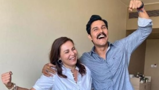 Randeep Hooda shared a picture with his sister Anjali Hooda. He mentioned that he received a rakhi from Dalbir Kaur, sister of late Sarabjit Singh.