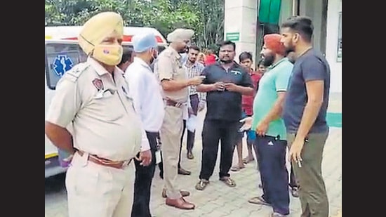The unidentified driver hit two labourers while trying to save a man who was also crossing the road. (HT Photo)
