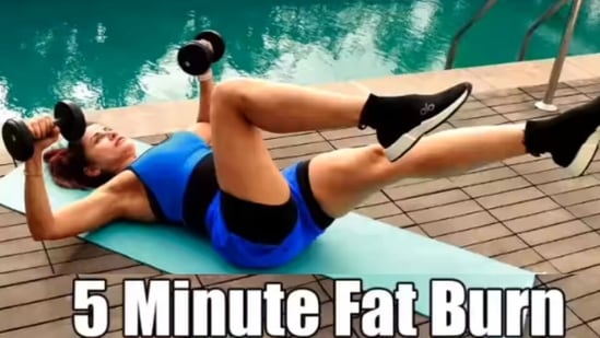 Got no time for exercise? Try this 5 minute Fat Burn workout routine by Yasmin Karachiwala(Instagram/yasminkarachiwala)